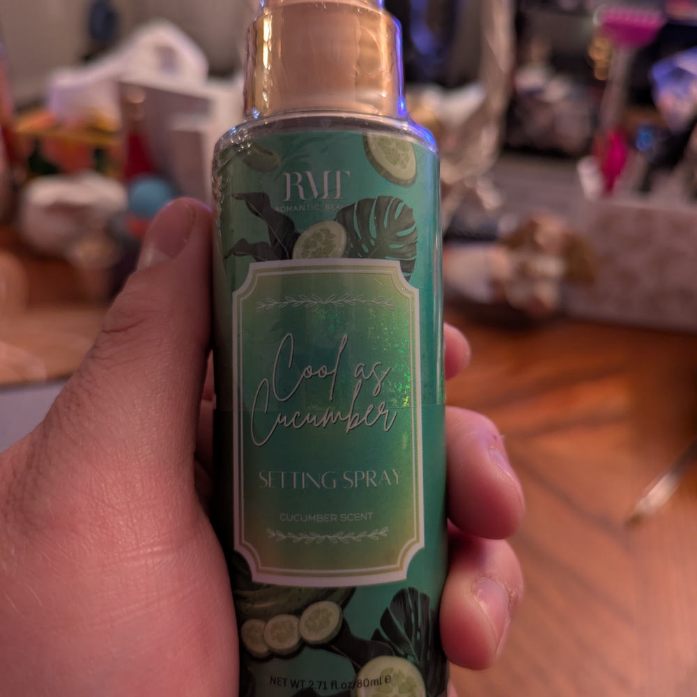 RVT Cool as Cucumber Setting Spray - Green